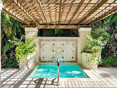 630 Sapodilla Ave #333 — Photo 8