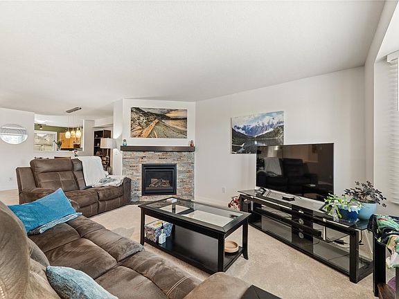 3rd image of 1663 Dufferin Cres #3