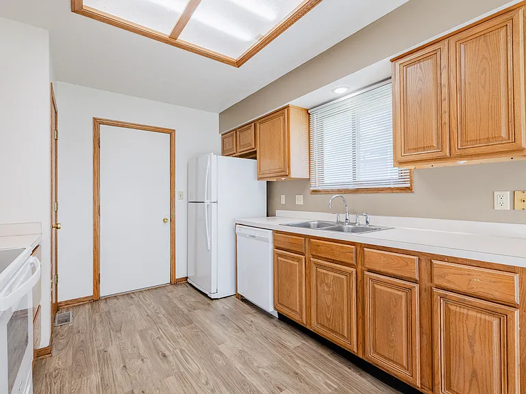5155 S 80th St — Photo 5