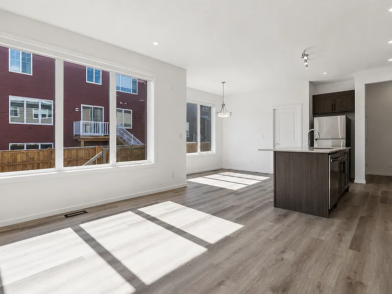 25 Yorkstone Row SW #UPPER — Photo 12