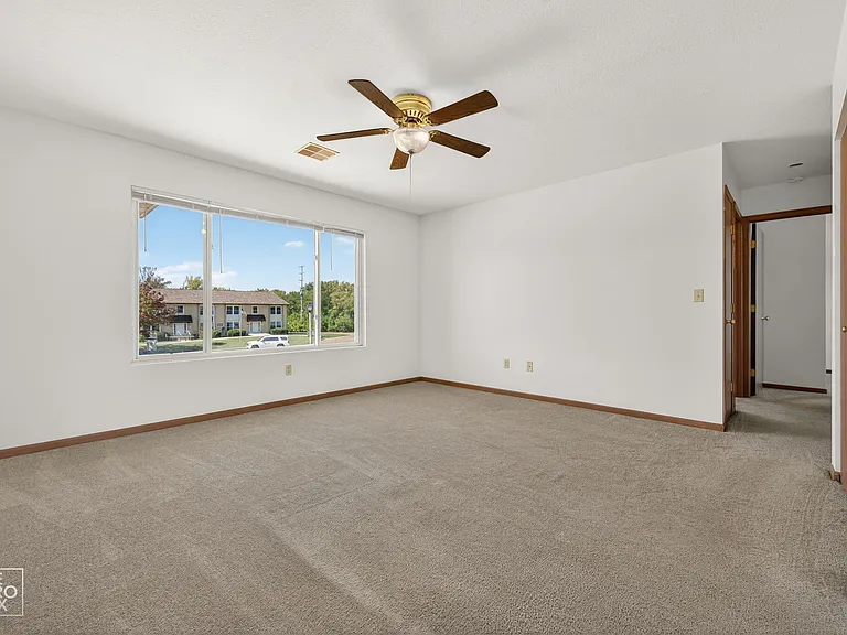 2401 Ashland Cir #1 — Photo 2
