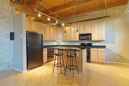 3rd image of 1740 N Maplewood Ave APT 118