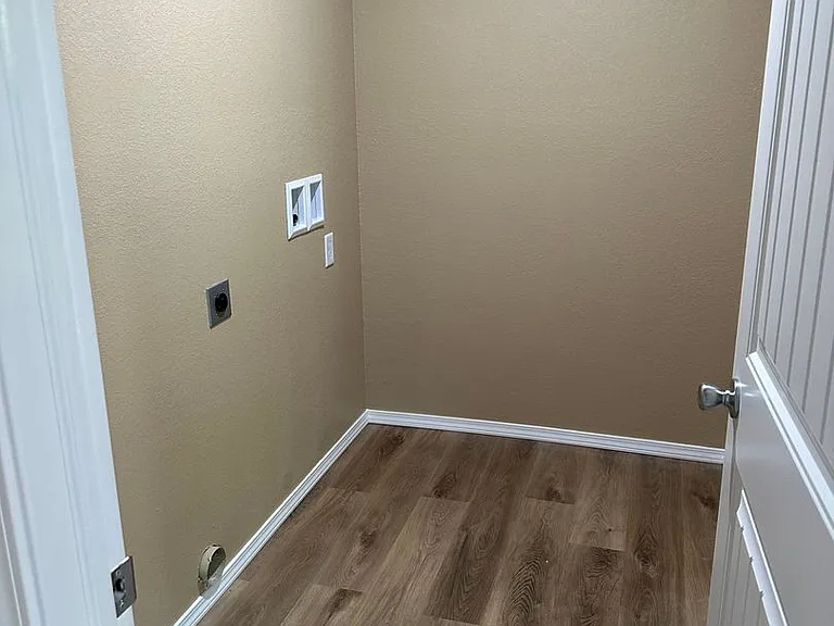 1515 Oak Grove Rd — Photo 3