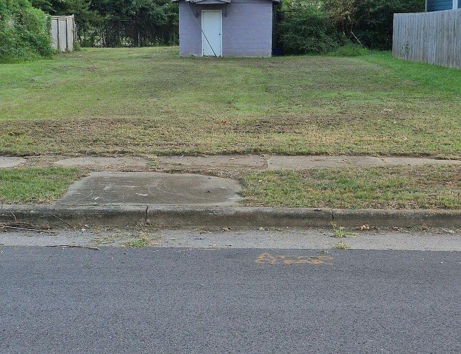 1st image of 205 Grove Ave NW