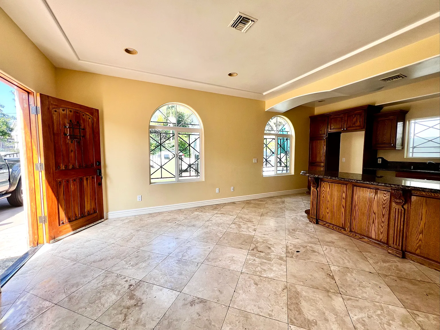 3 bed, 2.5 bath, 1200 sqft, $3,050 — Photo 1