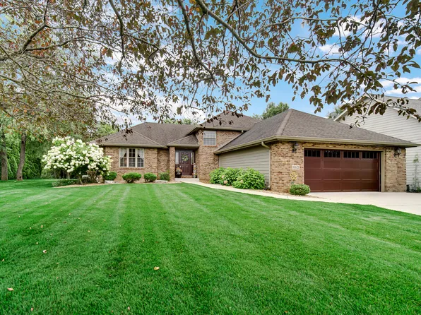 10621 Erie Dr, Crown Point, IN 46307