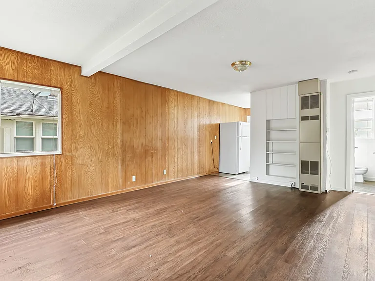 Markwell/Annex Apartments — Photo 10
