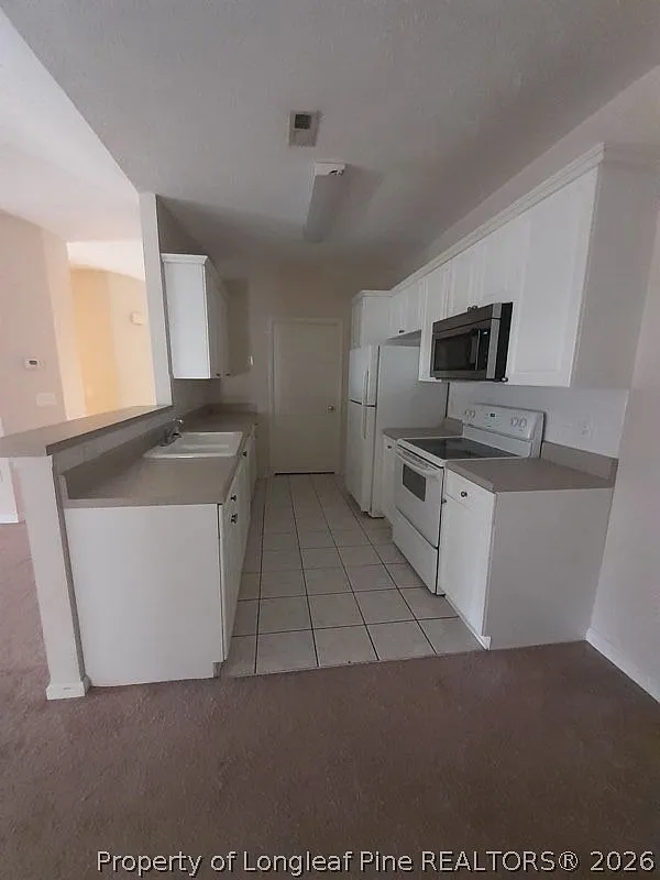 3 bed, 2.0 bath, 890 sqft, $1,350 — Photo 2