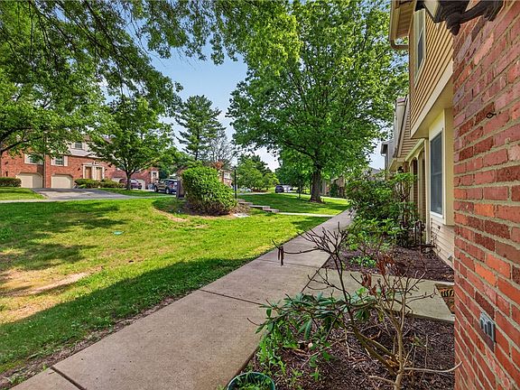 4th image of 282 Scott Ln