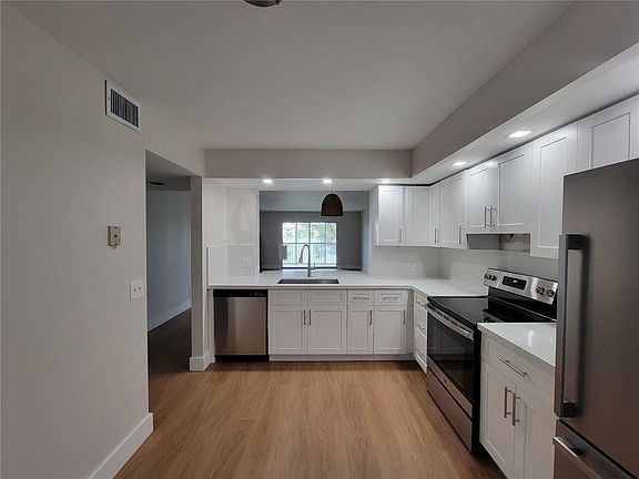4th image of 1501 SW 134th Way #210