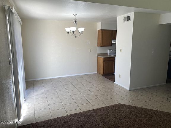 3rd image of 2221 W Farmdale Ave Unit 21