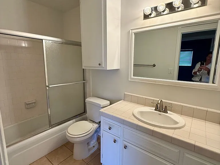 1827 Veteran Ave — Photo 12
