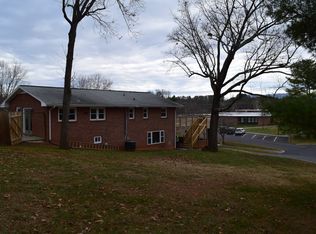 2510 Larkspur Dr, Johnson City, TN 37604