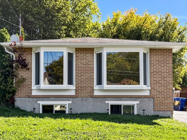 807 Greenfield Cres, Newmarket, ON L3Y 3B2