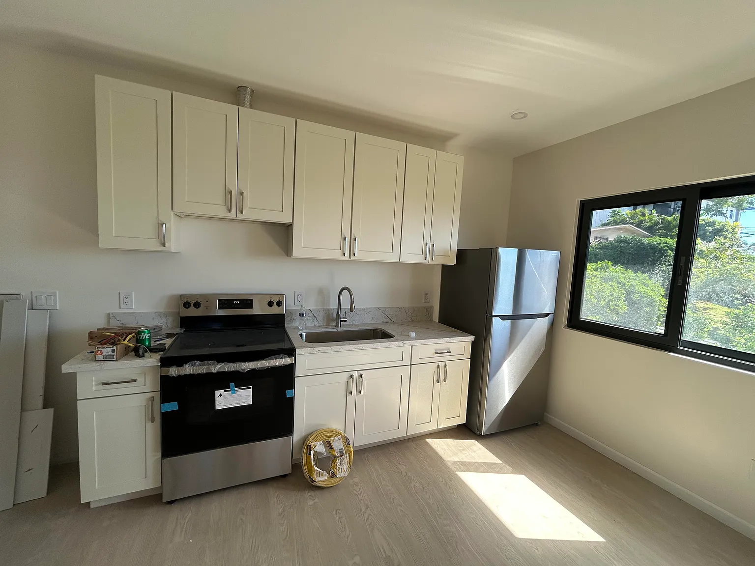 1 bed, 600 sqft, $2,400 — Photo 3