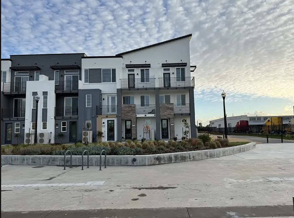 2 bed, 1.5 bath, 1066 sqft, $3,800 — Photo 1
