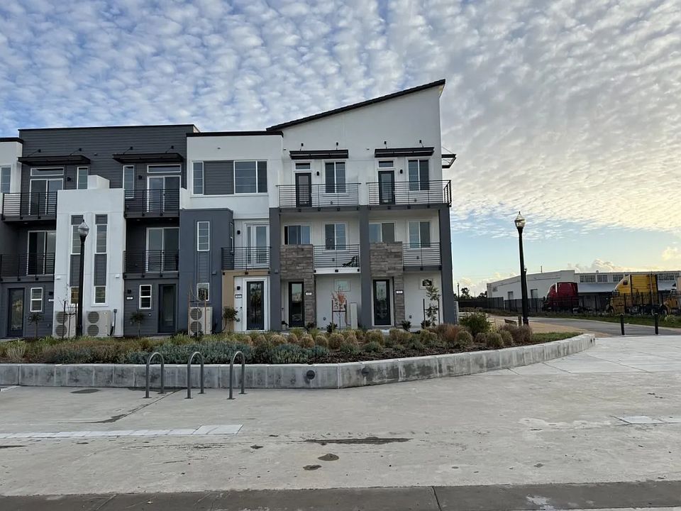 1st image of 400 Sentinel Dr #0