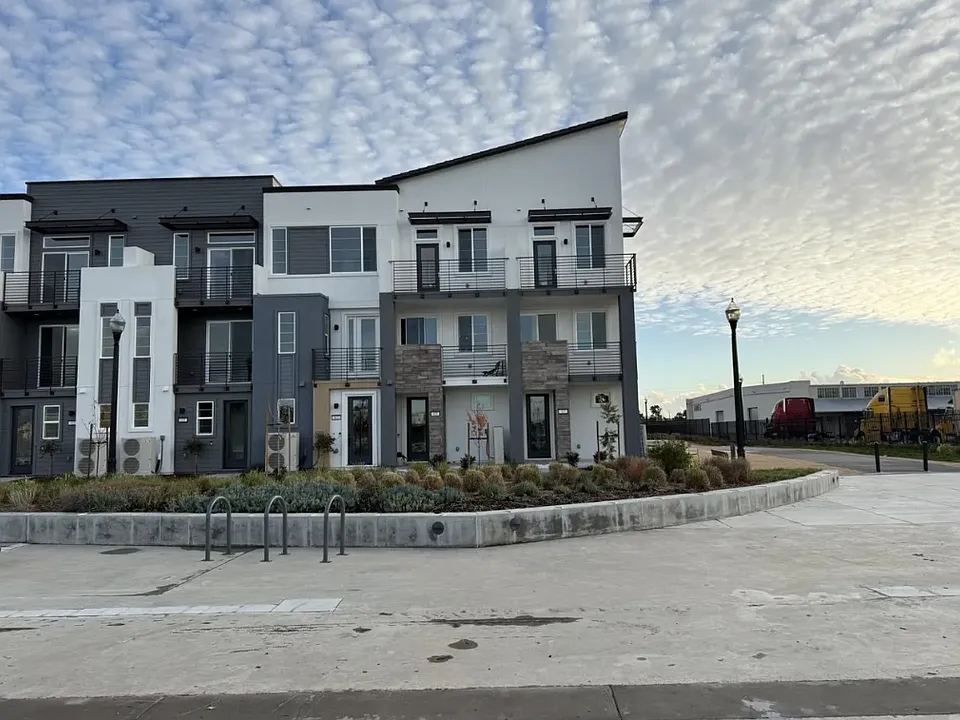 400 Sentinel Dr #0