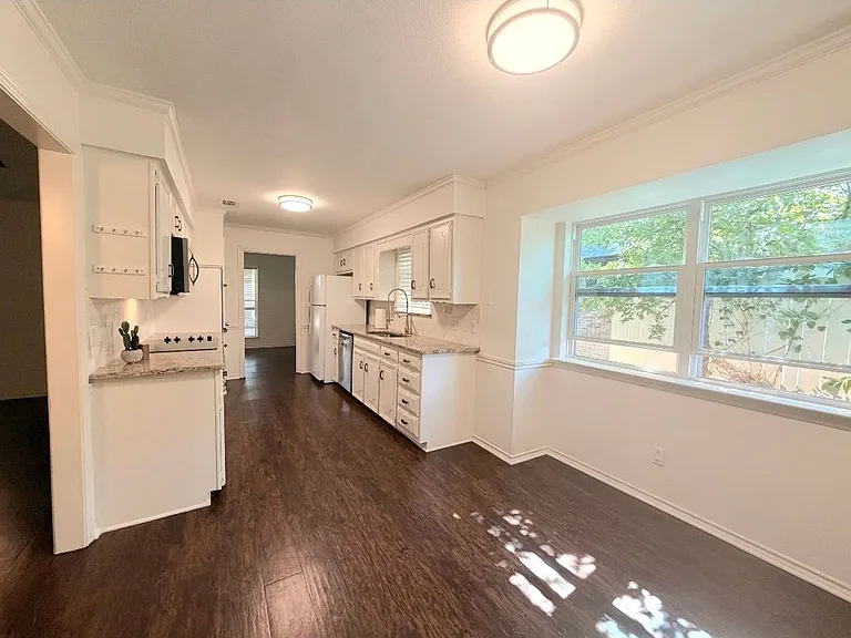 3433 Lynbrook Dr — Photo 4