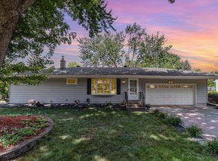 2927 Marion St, Roseville, MN 55113
