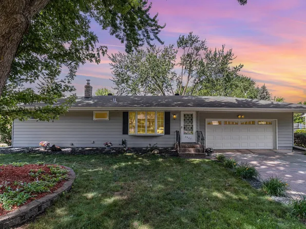 2927 Marion St, Roseville, MN 55113