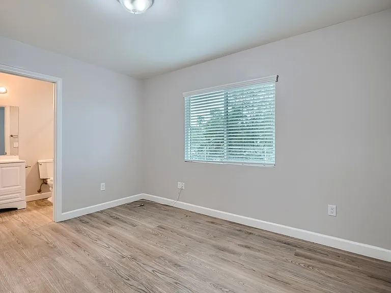 Newer 3 Bedroom House & 2 Bedroom Granny Flat Close to SDSU — Photo 7