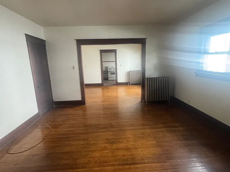 405 Victoria Pl #2 — Photo 3