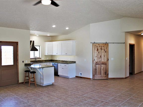 4th image of 404 Lucille Ln