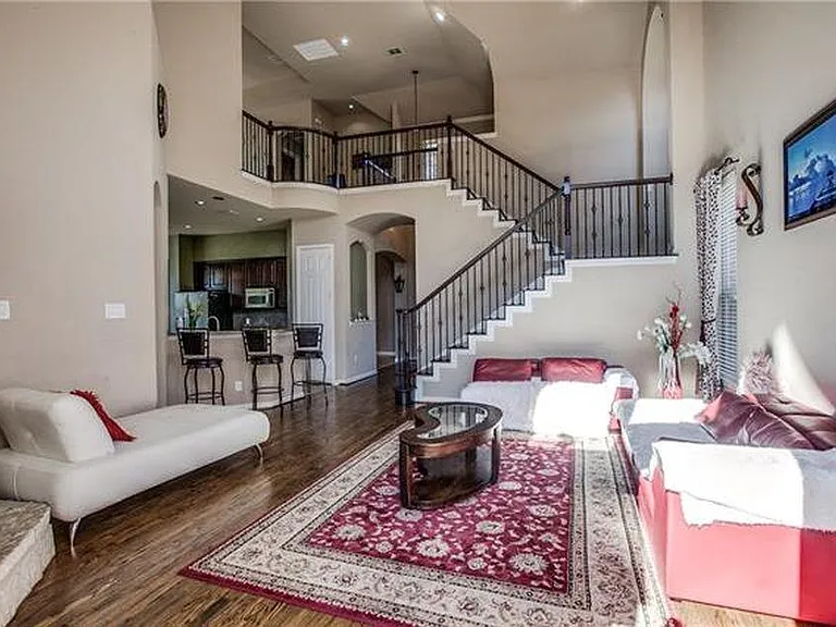 4533 Delaina Dr — Photo 5