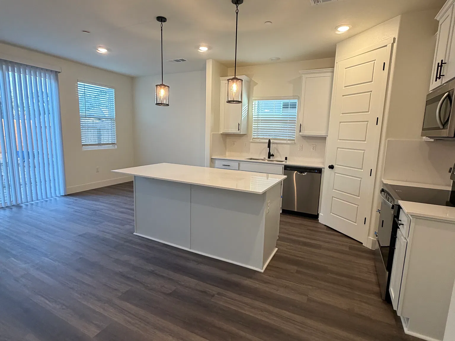 4 bed, 1509 sqft, $2,450 — Photo 4