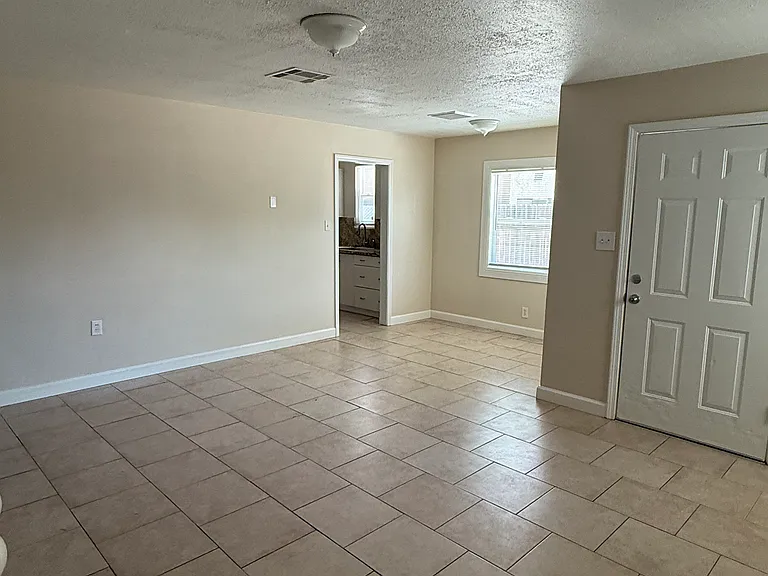 1013 E Garland Ave — Photo 13