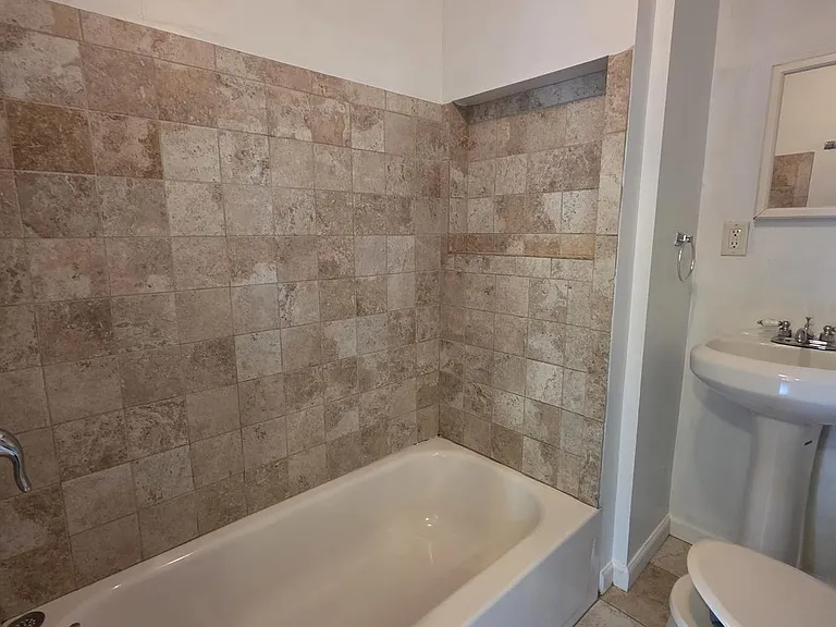 38 N 40th St #1F — Photo 6