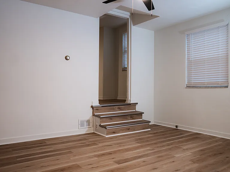 bedroom/ interior entrance