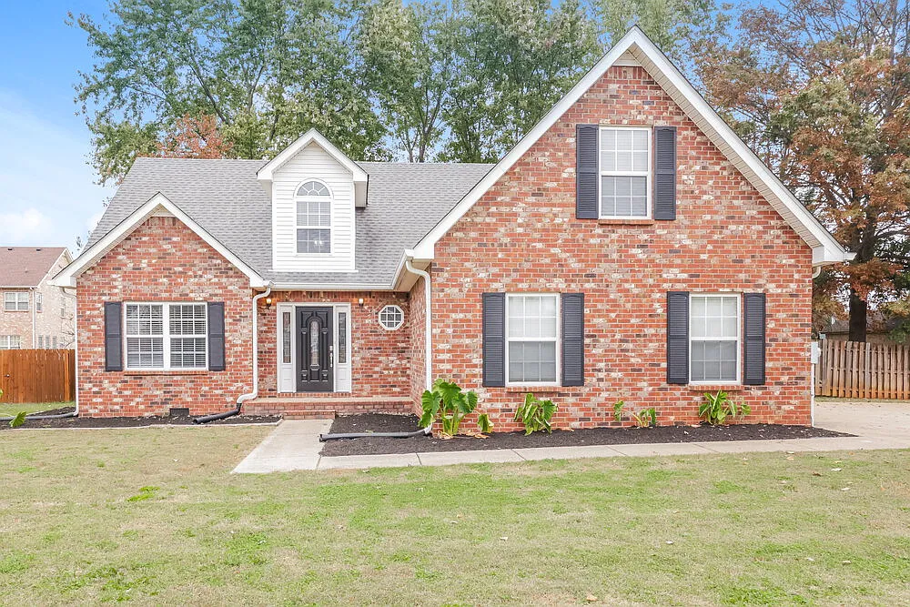 4 bed, 2.5 bath, 2279 sqft, $2,475 — Photo 1