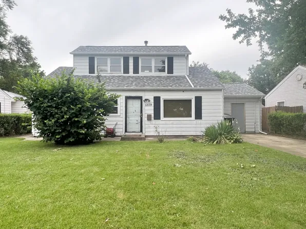 1209 Fairlawn Dr, Rantoul, IL 61866