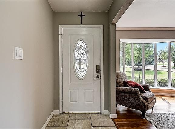 3rd image of 1 Glencove Cir