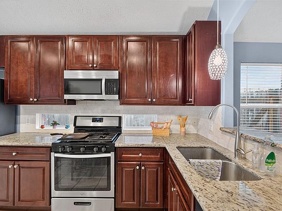 3rd image of 1414 Merryglen Ct