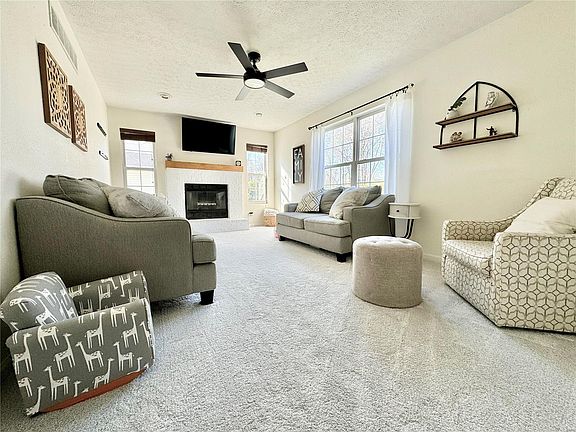 4th image of 27 Charles Dr