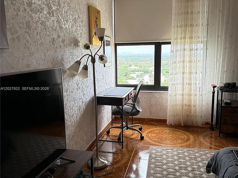 2500 Parkview Dr #1712 — Photo 8