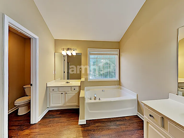 1852 Clear Springs Ln — Photo 17