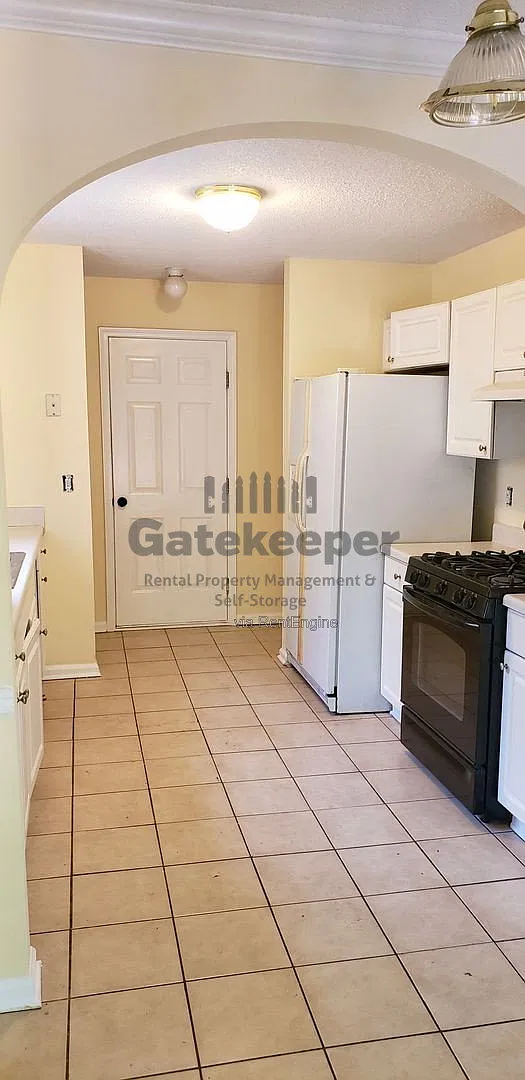 3 bed, 2.0 bath, 1400 sqft, $1,845 — Photo 4