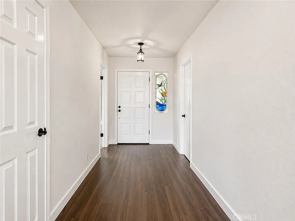 3 bed, 1728 sqft, $4,200 — Photo 4