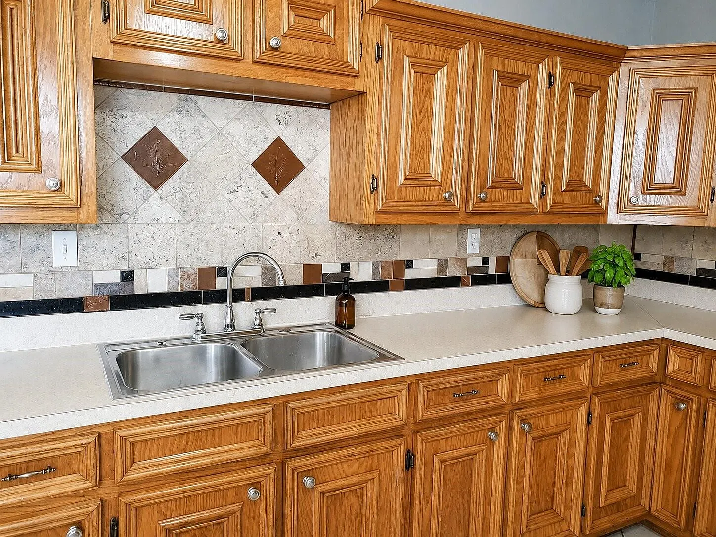 4 bed, 2.0 bath, 1684 sqft, $1,800 — Photo 4