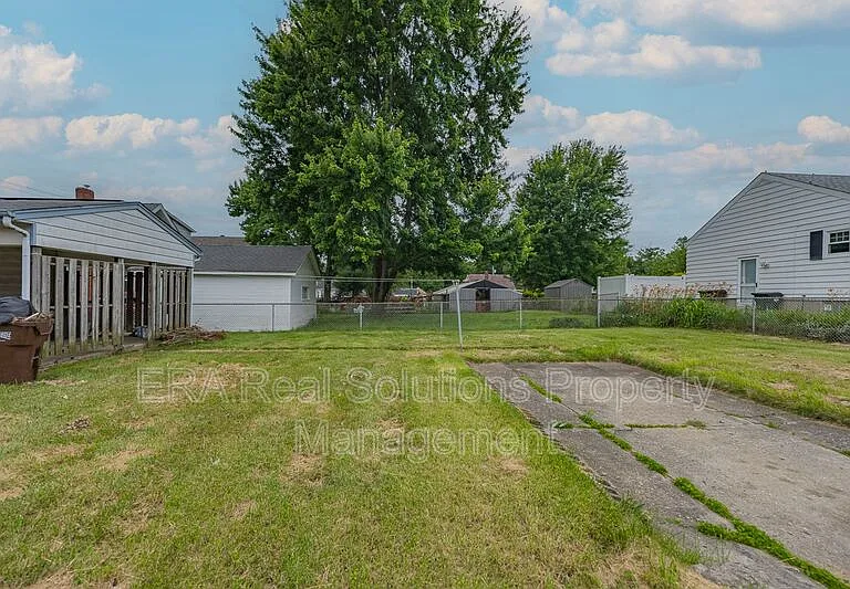 2028 W Galbraith Rd — Photo 12