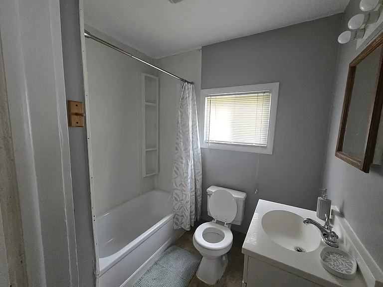 22 Frank St #1 — Photo 6