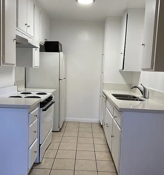 1646 Franklin St #B — Photo 5