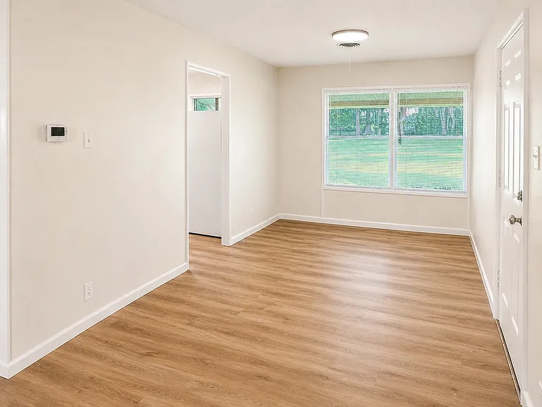 1206 Edinburg Ln — Photo 4