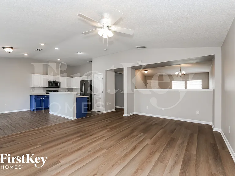 1437 Heather Ct — Photo 4