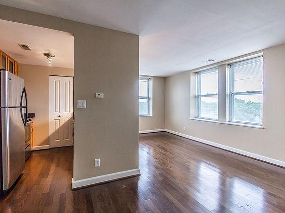 5th image of 5330 Pershing Ave APT 707