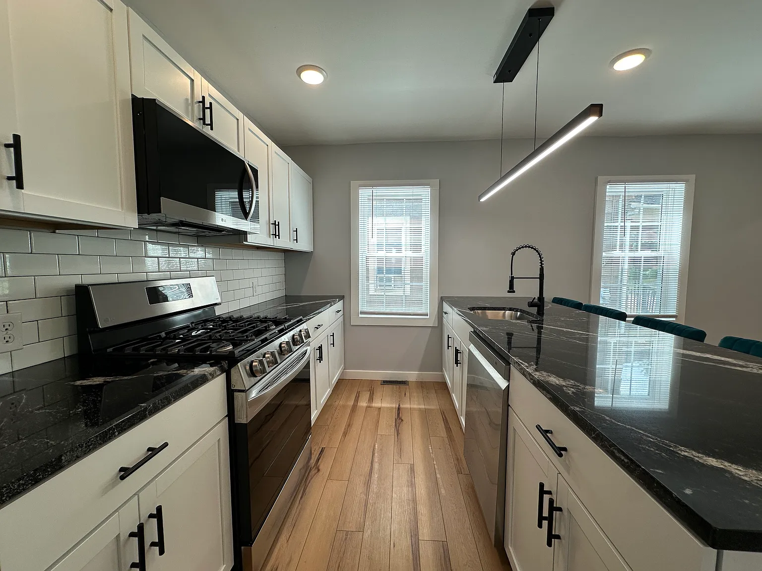 6 bed, 2470 sqft, $4,000 — Photo 3